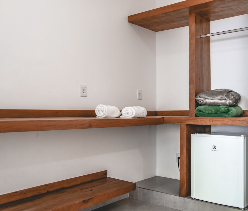Superior Suite, 1 Bedroom, Partial Lake View - Photo 3