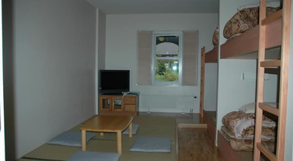 Room, 1 Bedroom (Shared restroom and bath)