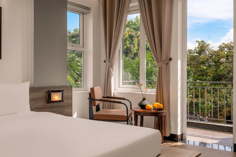 Deluxe Double Room, Balcony, City View