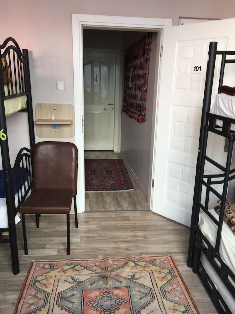 Shared Dormitory, Women only photo 3