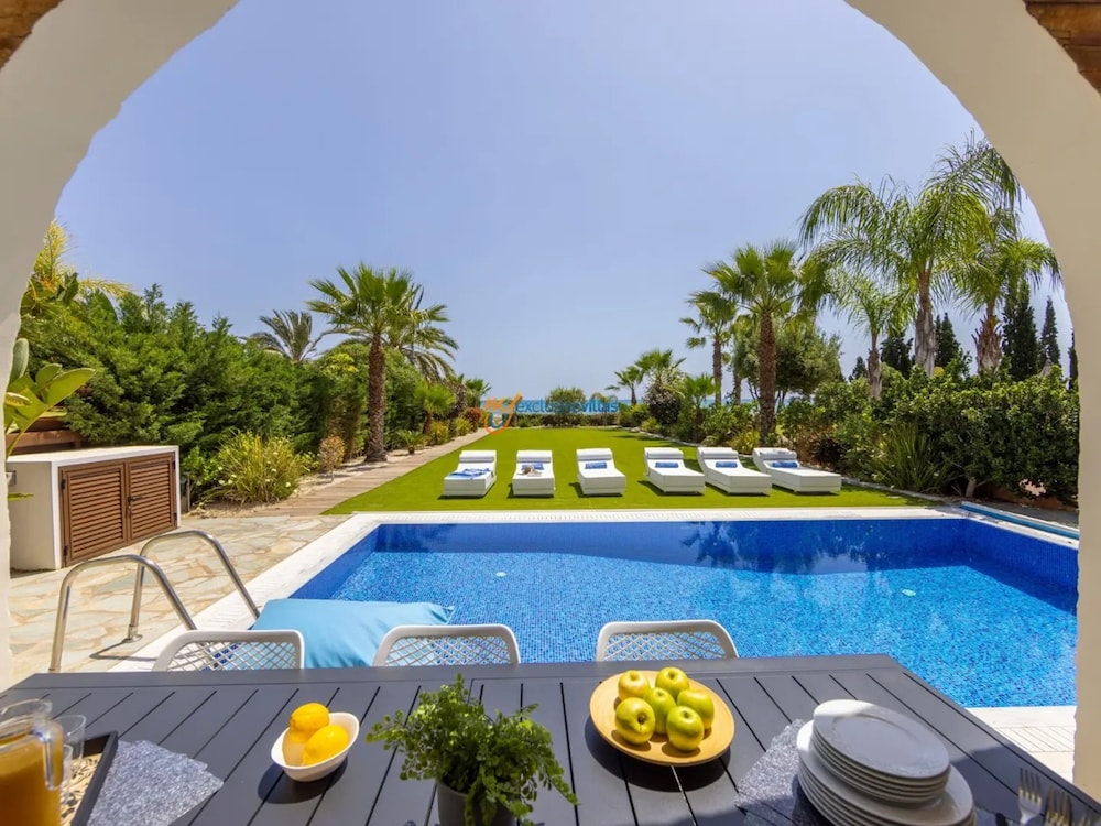 Villa photo 3