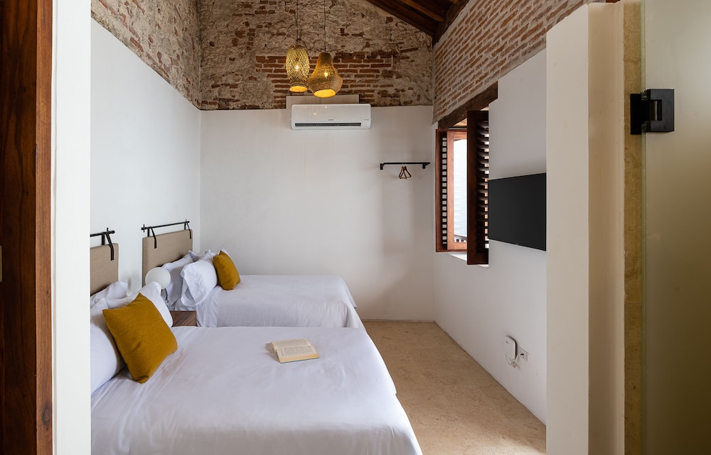 Standard Twin Room - Photo 2