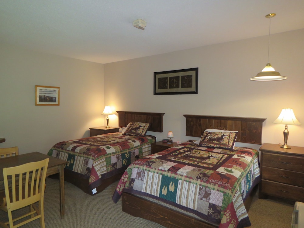 Double Room, 2 Double Beds, Kitchen, Ground Floor photo 3