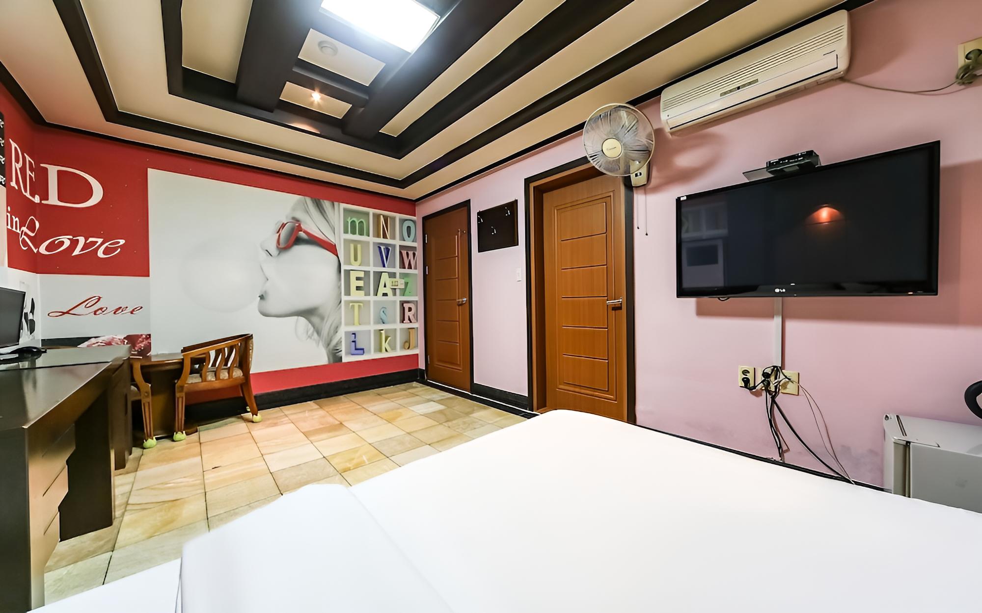 Room (Junior Suite (2 queen beds/2 spare be) photo 2