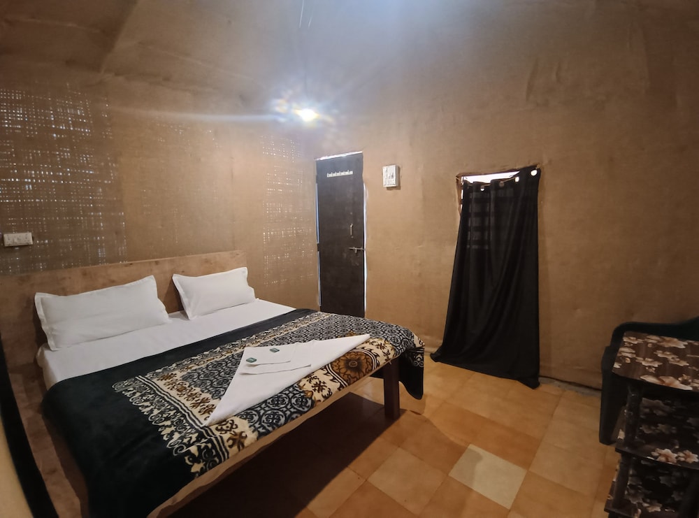 Economy Double Room, Balcony, Garden View photo 2