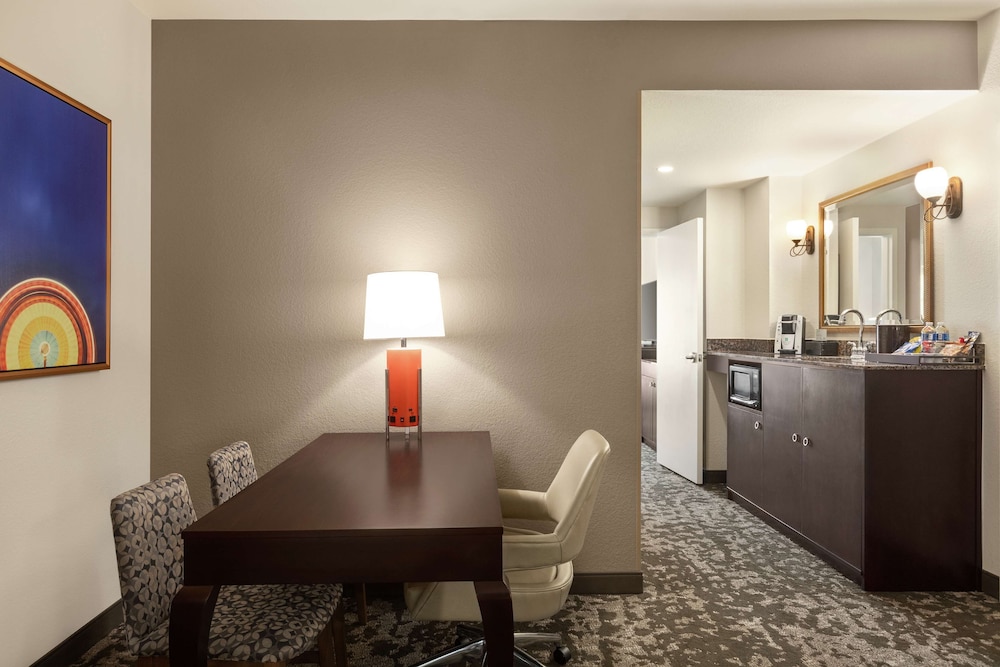 Premium Suite, 1 King Bed with Sofa bed, Accessible, Non Smoking (Roll-in Shower) - Photo 5