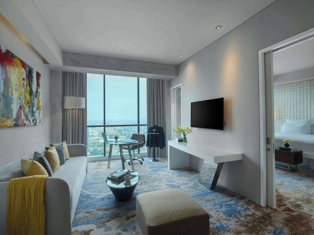 Executive Suite, Lounge Access,  1 King Size Bed, Park View - Photo 10