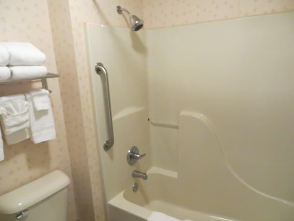 Standard Room, 2 Queen Beds, Non Smoking - Photo 9