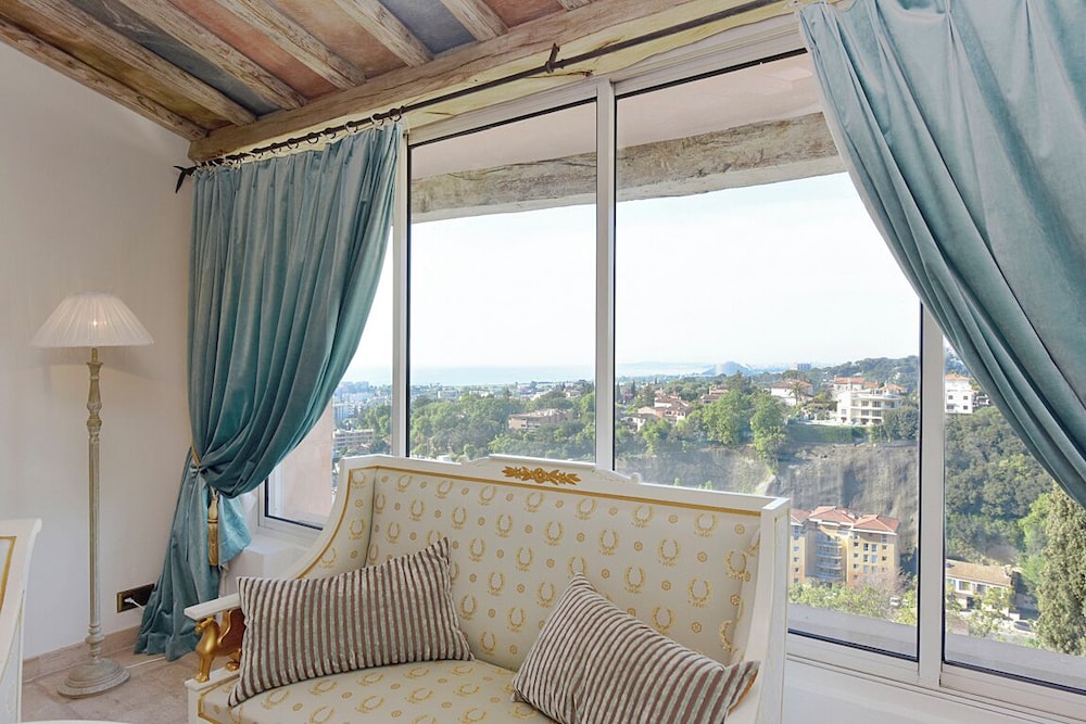 Comfort Suite photo 2