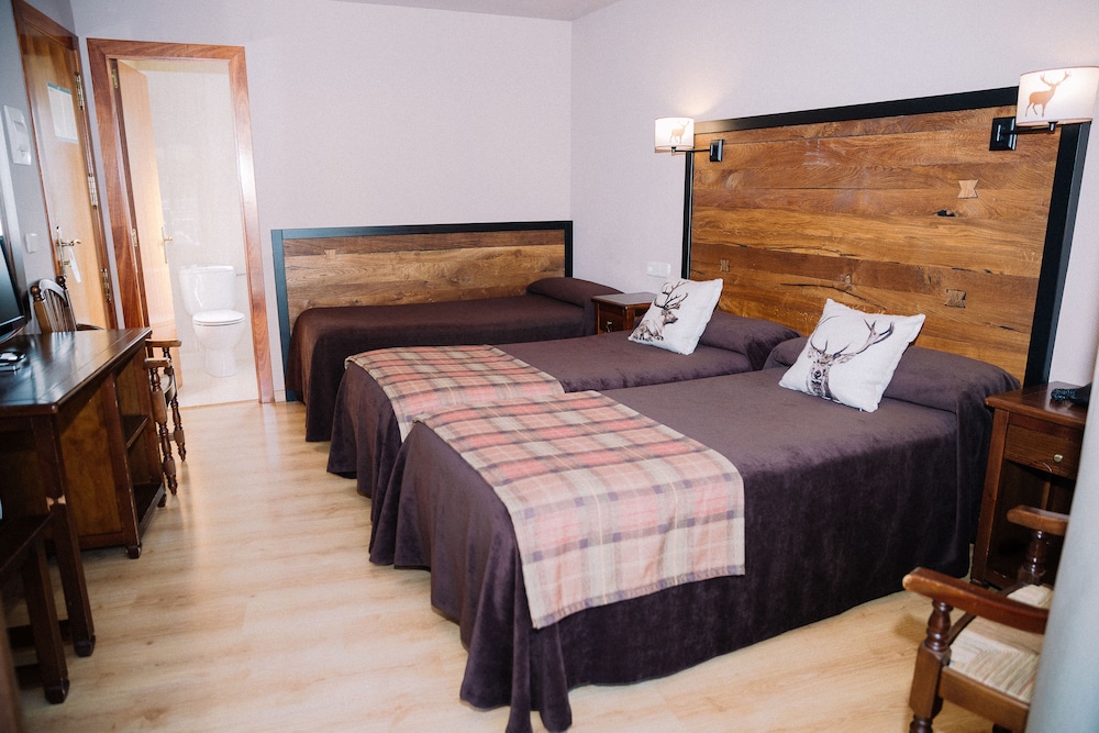 Triple Room (2 adults + 1 child) - Photo 2