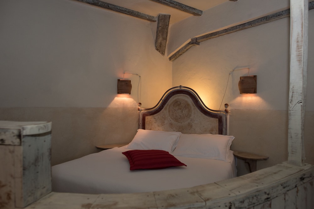Deluxe Double Room, 1 Double Bed, Vineyard View, Garden Area photo 3