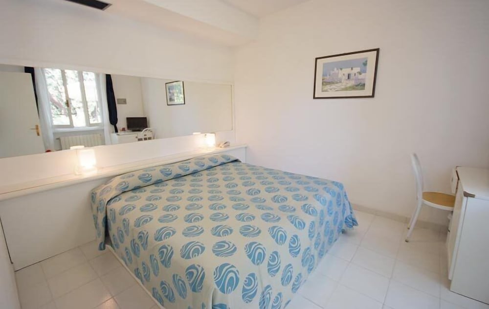 Classic Double or Twin Room, Patio, Garden View photo 1