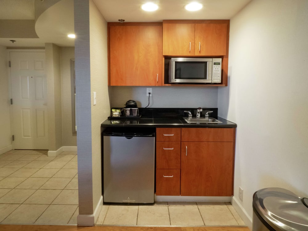 Suite, 2 Queen Beds, Kitchenette - Photo 2
