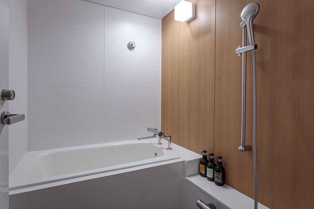 Ocean Tower & Wing Tower/ View/Room Type Unspecified Non-Smoking - Photo 3