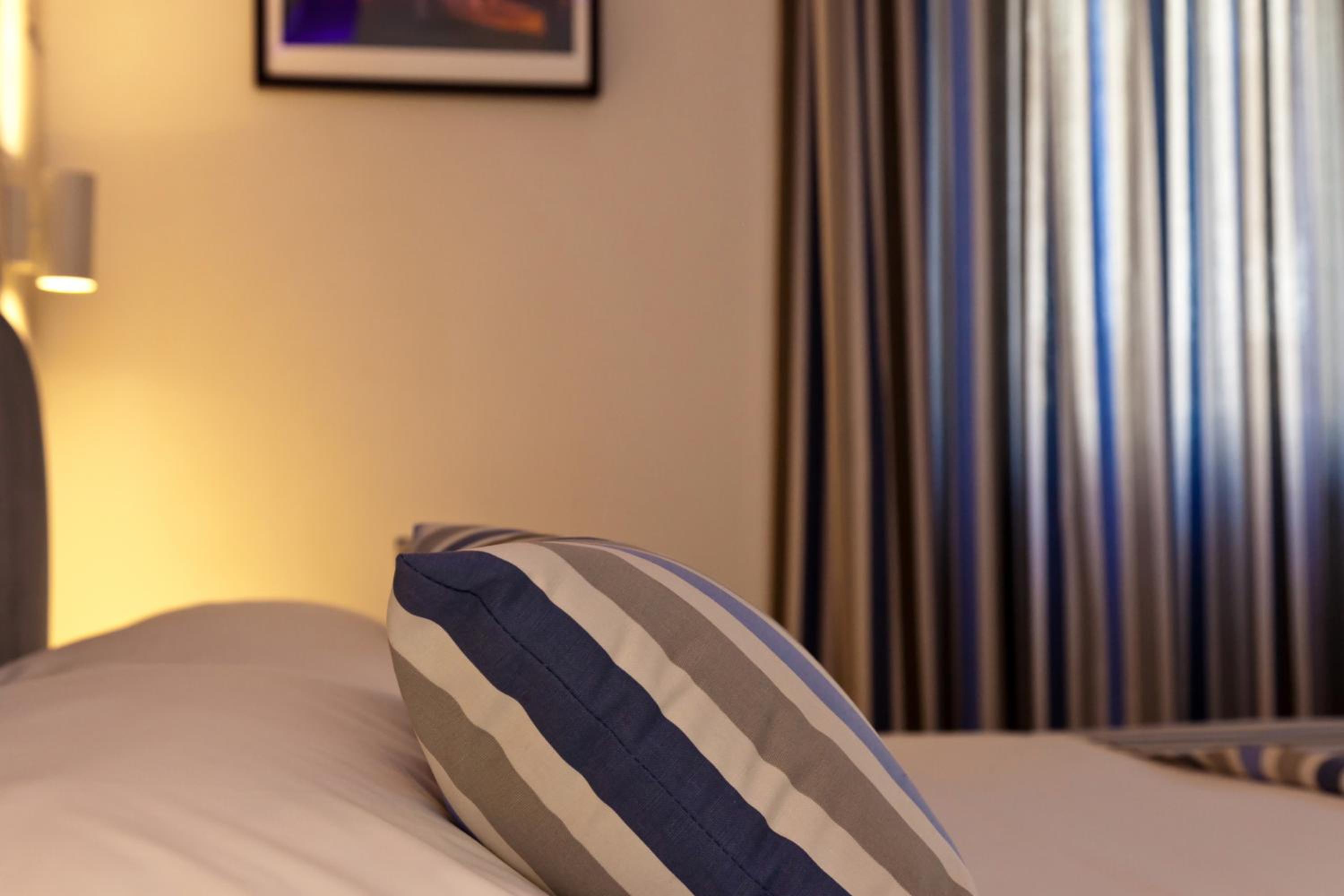 Large Double Room - Photo 6