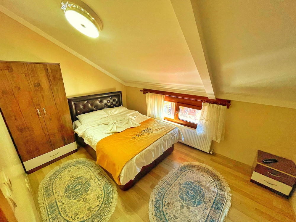 Economy Room