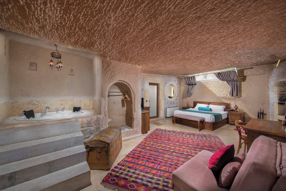 King Cave Suite - 303