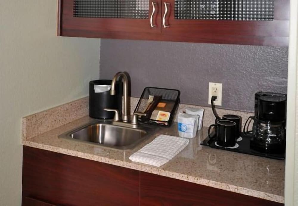 Studio, Multiple Beds (Mobility/Hearing Accessible, Tub) photo 2