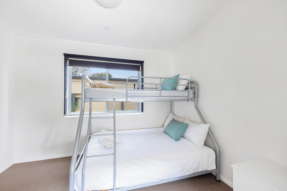 Premium Cabin - Sleeps 5 - Accessible