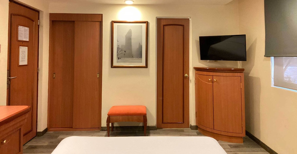 Standard Double Room, 1 King Bed photo 3