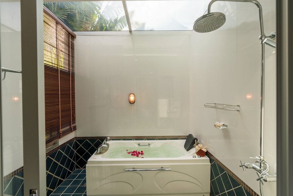 Three-Storey Villa with Private Pool photo 2