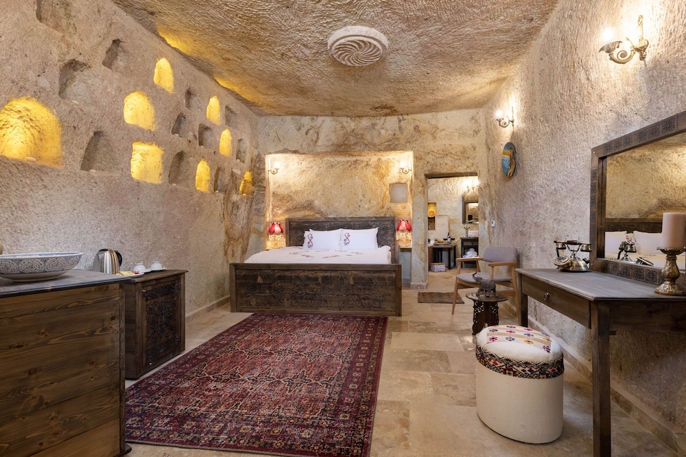 Deluxe Suite - Photo 22