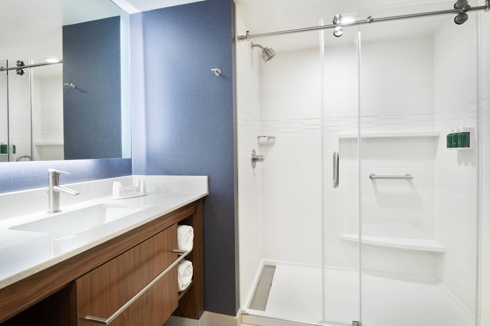 Suite, 2 Bedrooms - Photo 7