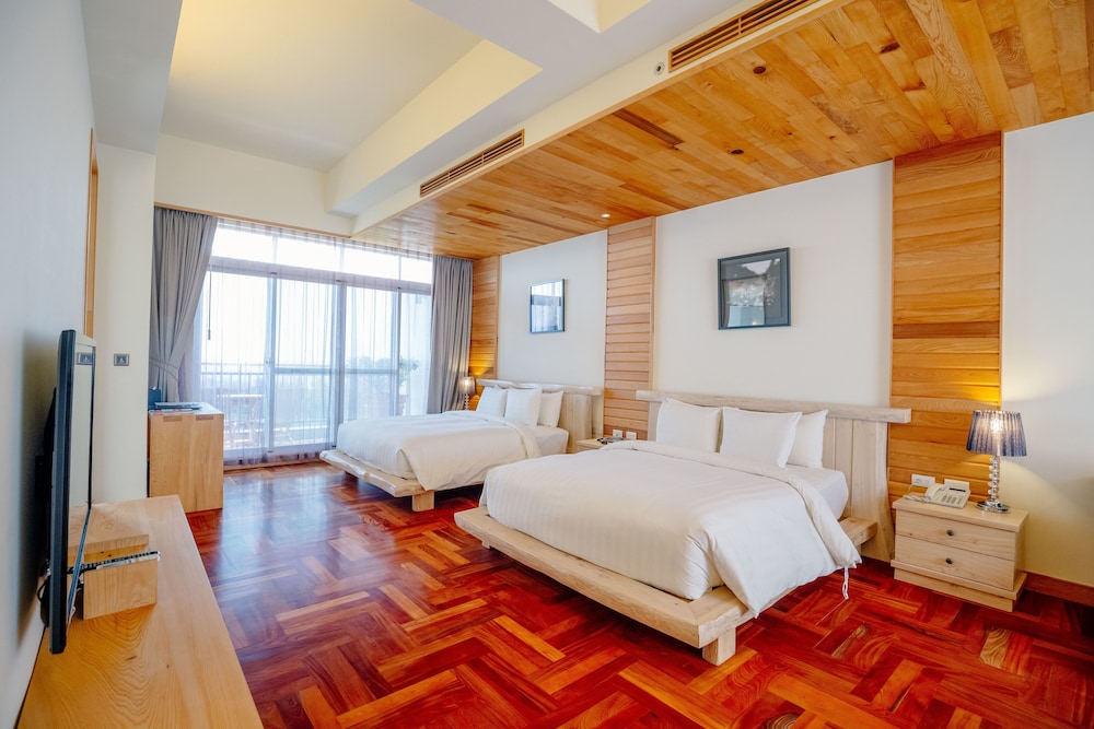 Quadruple Room, 2 Double Beds, Ocean View