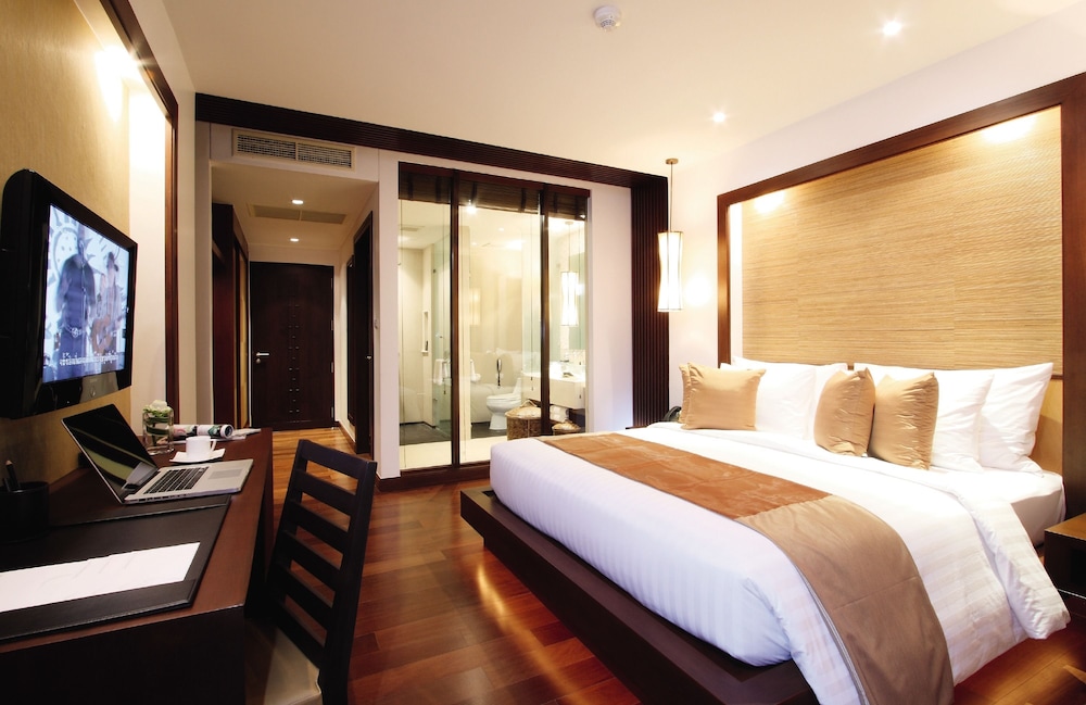 Room, 3 Bedrooms (Residence) - Photo 4