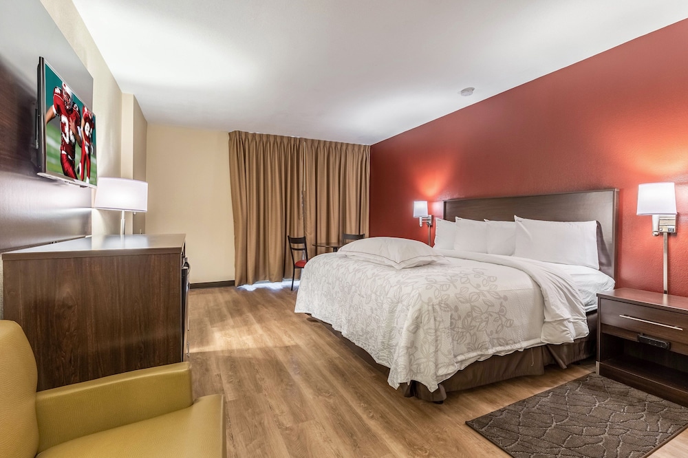 Premium Room, 1 King Bed (Upgraded Bedding & Snack, Smoke Free) - Photo 2