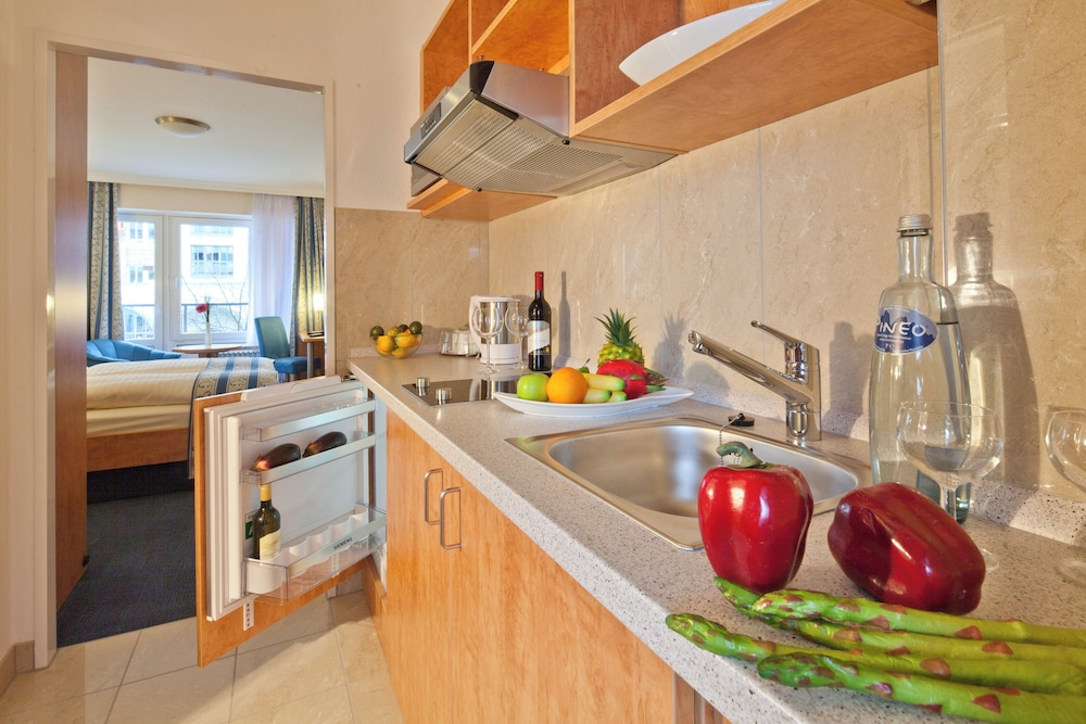 Comfort Single Room, Kitchenette thumbnail 6