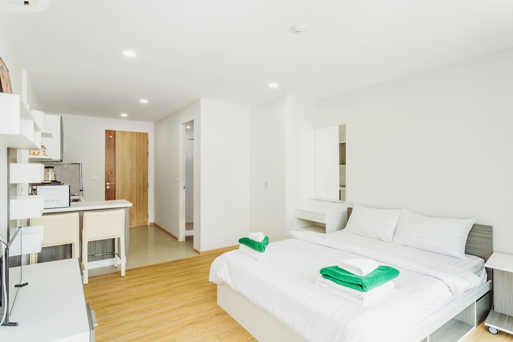 Studio, 1 Bedroom photo 3