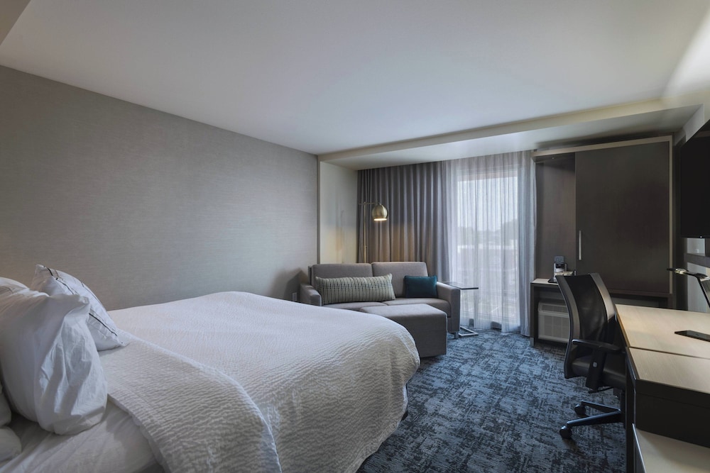 Suite, 1 Bedroom - Photo 13