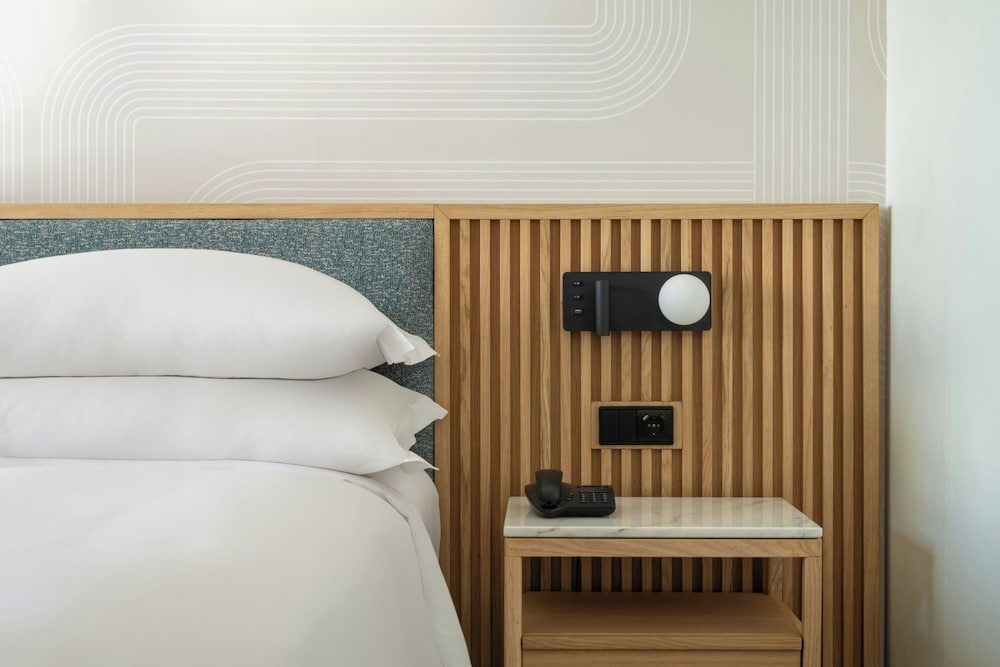 Deluxe Room, 2 Twin Beds, Resort View (Balcony) - Photo 2
