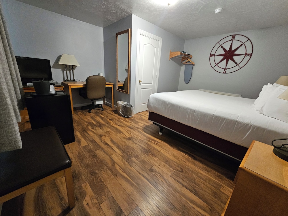 1 King Bed, Creek View