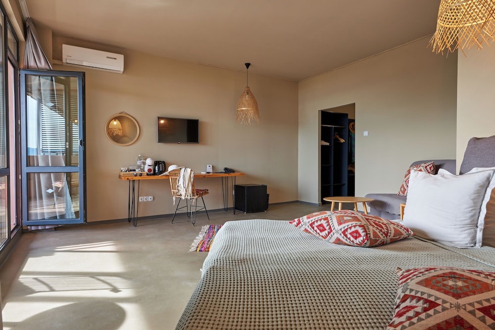 Superior Twin Room, Sea View, Poolside