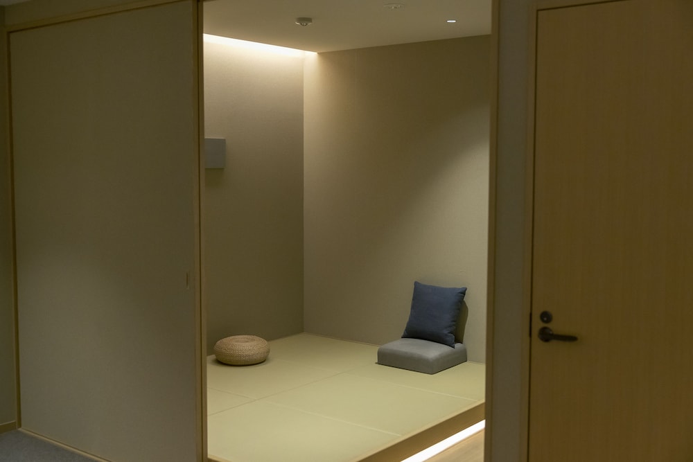 Executive Suite Twin, Non Smoking - Photo 10
