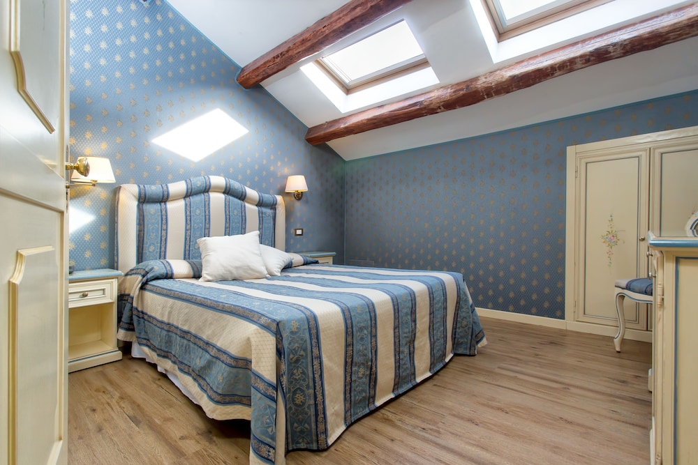 Standard Room - Photo 1