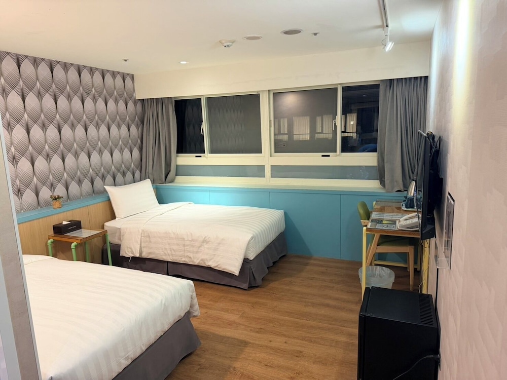 Deluxe Twin Room, City View