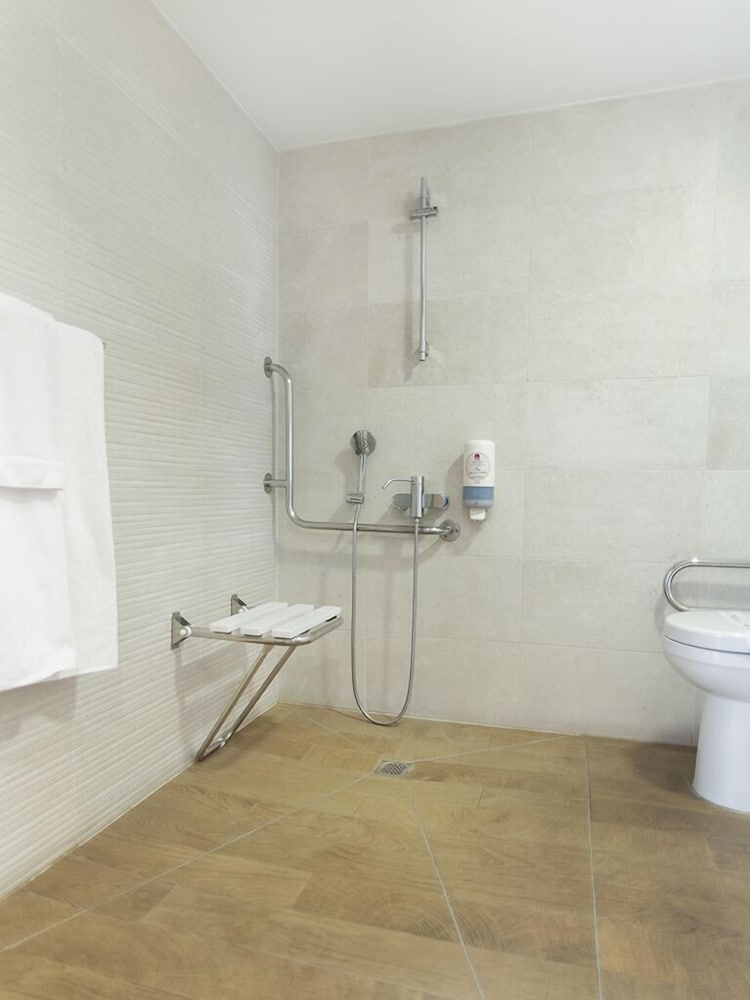 Double Room - Photo 8
