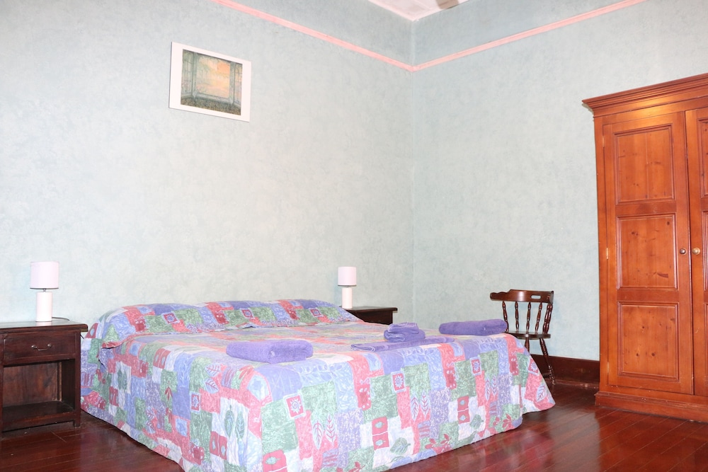 Ensuite Family Room photo 1