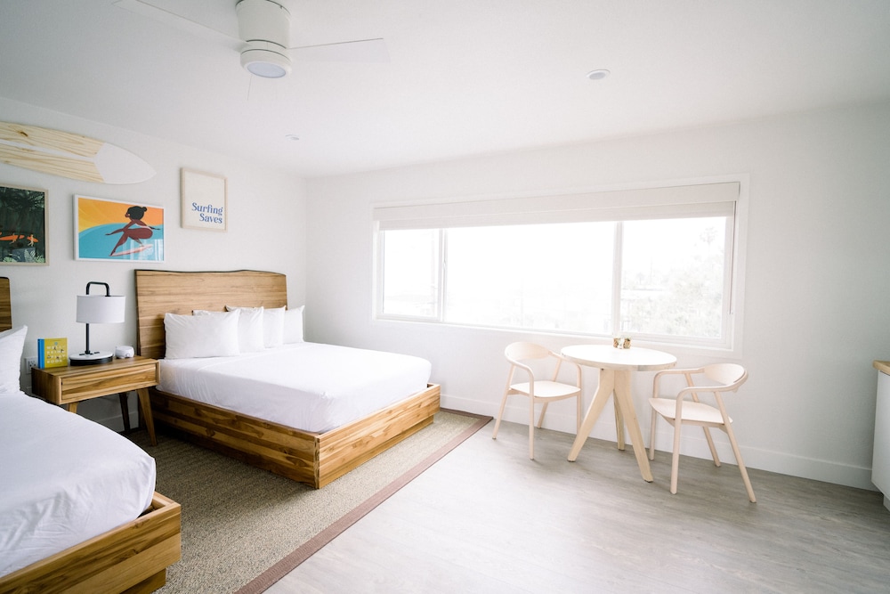 Peaceful Two Doubles Room with Partial Ocean View, photo 6
