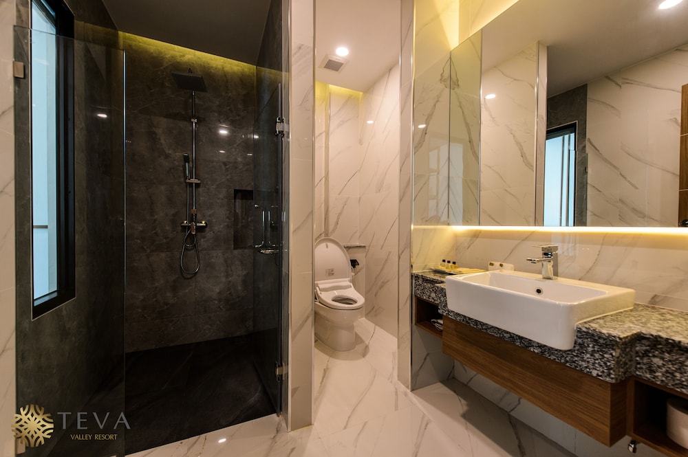 Panoramic Jacuzzi Suite - Photo 5