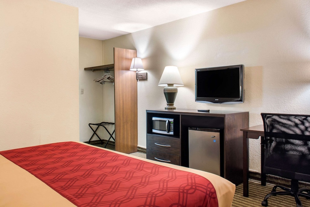 Standard Room, 1 King Bed, Smoking photo 2