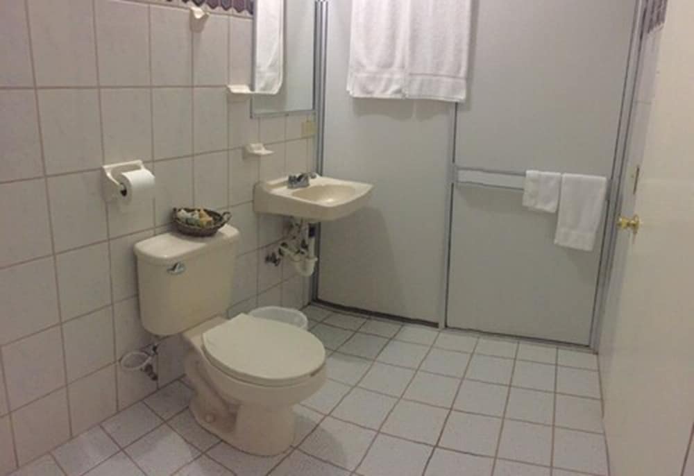 Basic Suite, 1 Bedroom, Ensuite, Partial Ocean View photo 2