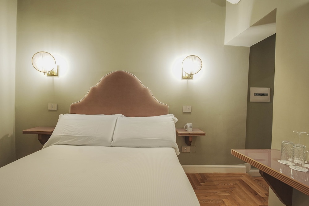 Basic Double Room Single Use, 1 Large Twin Bed (Matrimoniale) photo 2