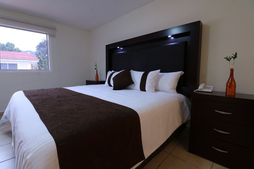 Standard Room, 1 King Bed - Photo 3