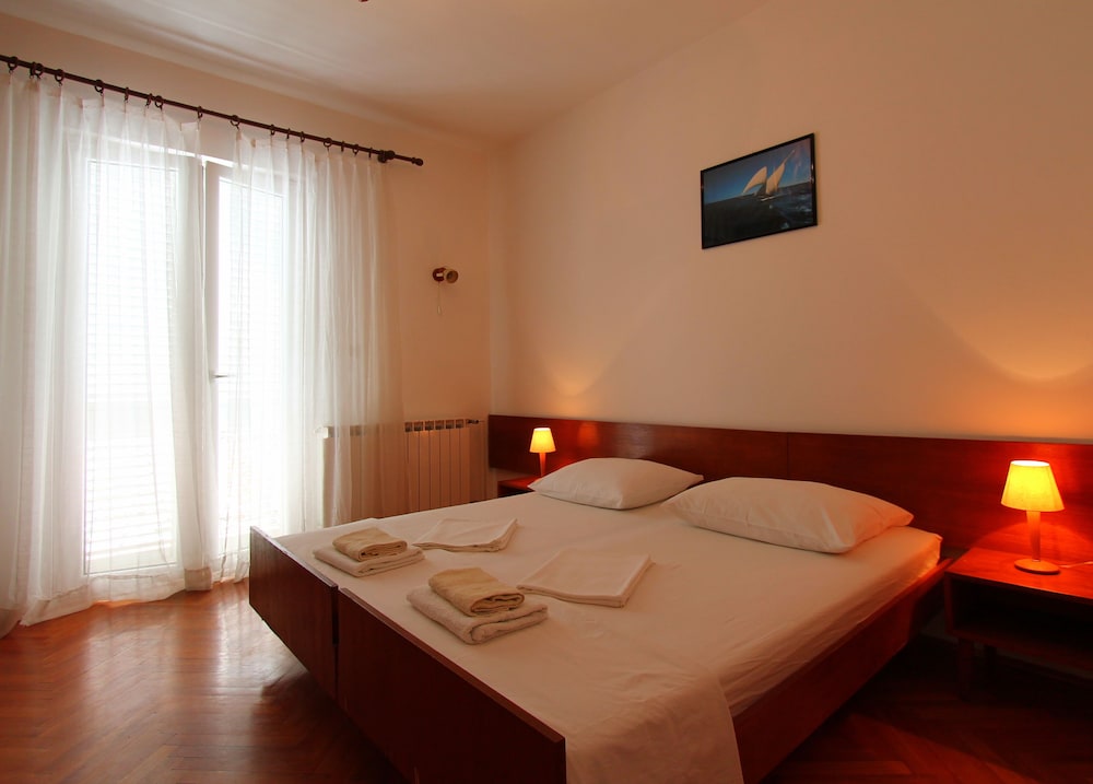 Studio, 1 King Bed, Balcony