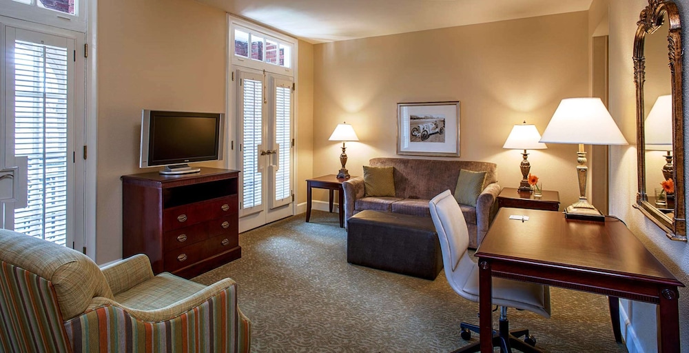 One King Suite Special, Non-smoking - Photo 1