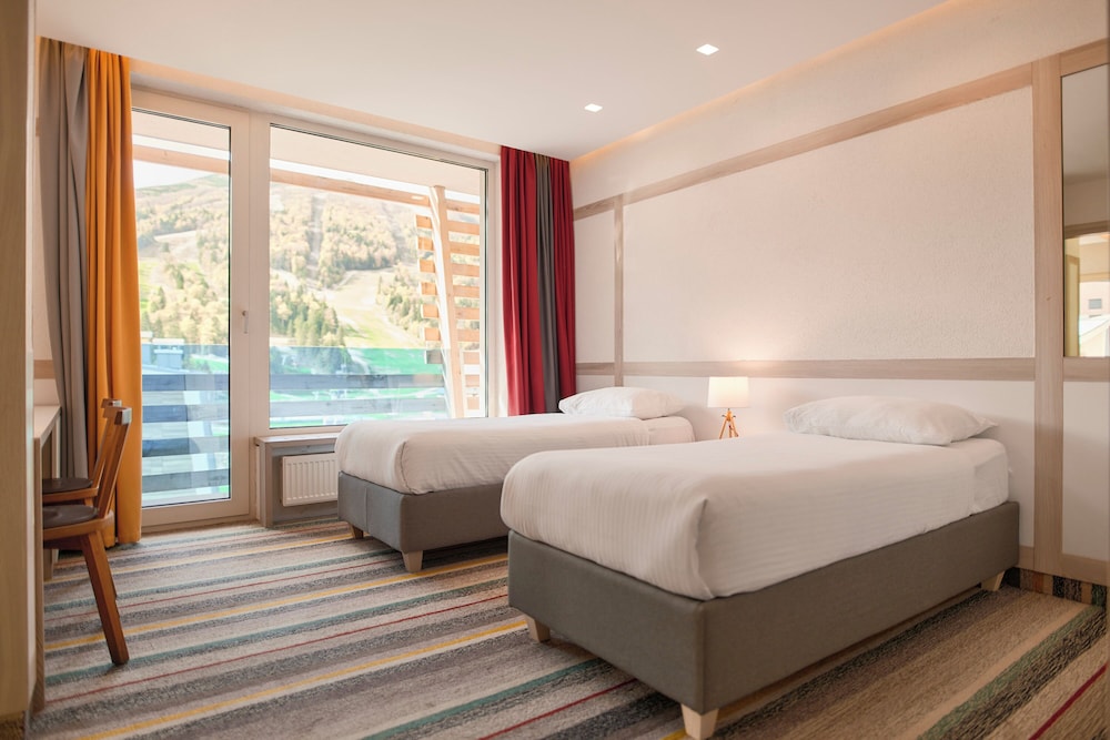 Deluxe Suite (AC) photo 1